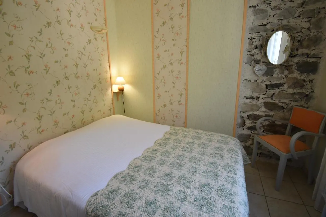 Vaujanylocations - Roches Grandes 49 Villa France